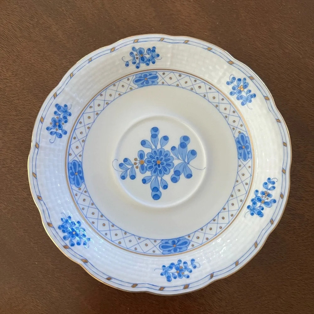 Beautiful Vintage Herend White Blue Garden Tea Saucer Plate Floral Gold Trim 734